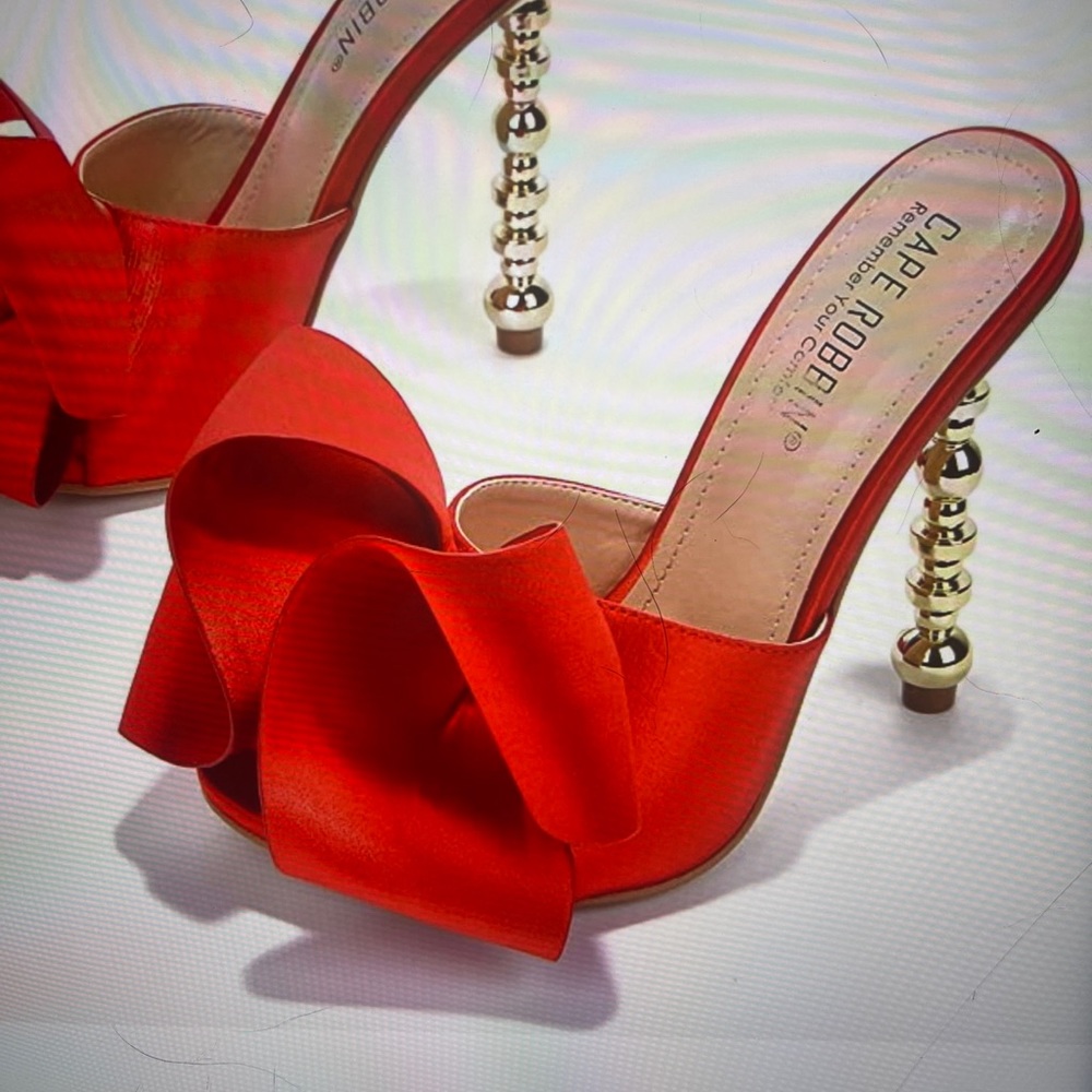 CAPE ROBBIN SALSA RED HEELS SIZE 8